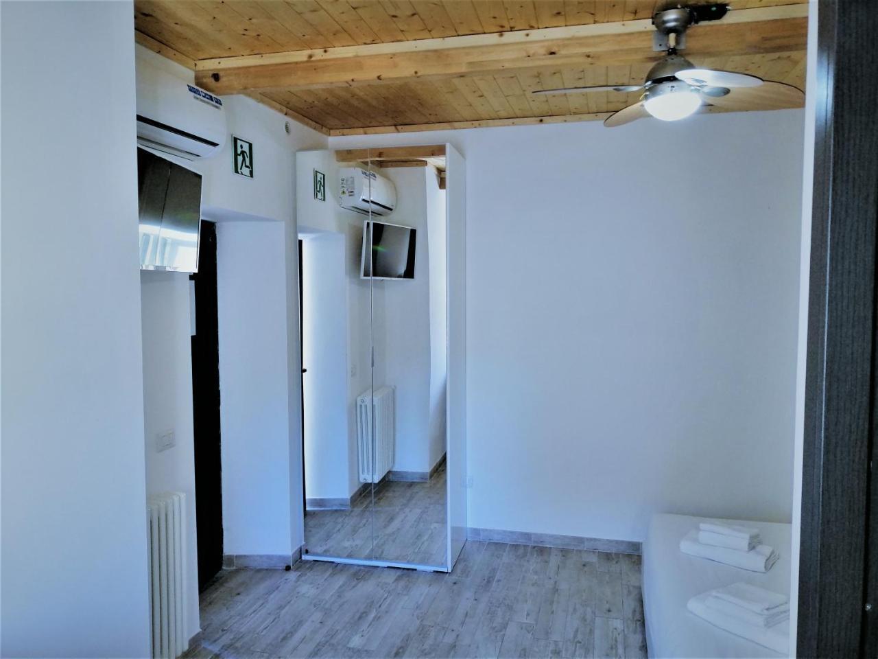 Albachiara Guest House ฟิวมิชีโน ภายนอก รูปภาพ